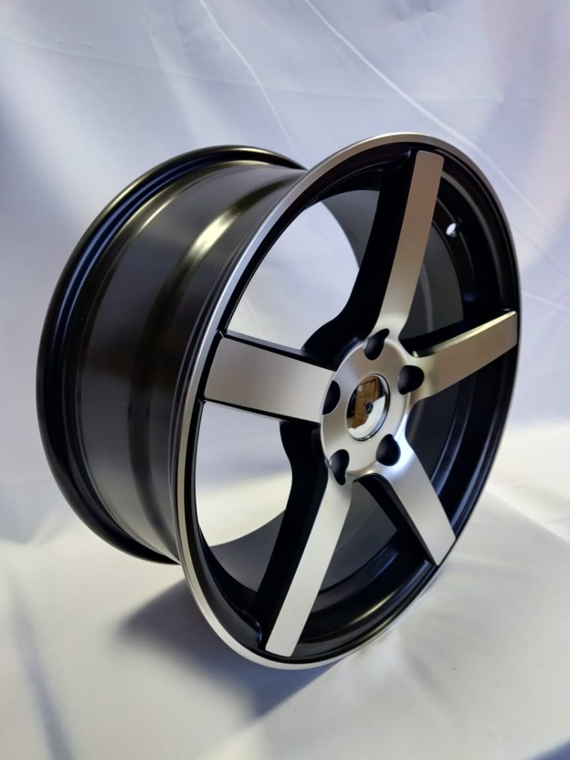 Vossen 7x16/5x114.3 D67.1 ET35 серебристый
