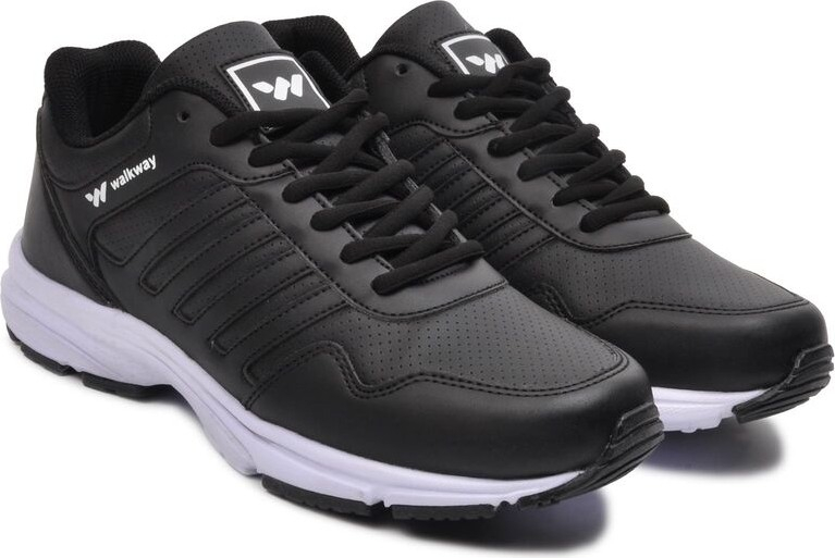 Легкие гибкие кроссовки для бега и ходьбы черно-белого цвета.