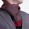 Эксклюзивный шарф Exve красного цвета с красным квадратным узором из шерсти с двух сторон.
