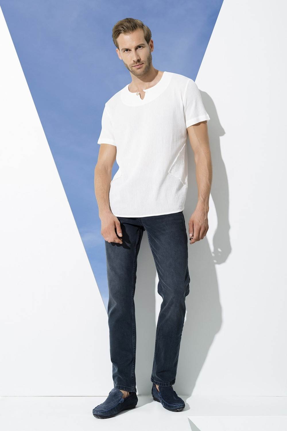 Органическая мужская рубашка белого цвета с коротким рукавом на одну пуговицу S27058